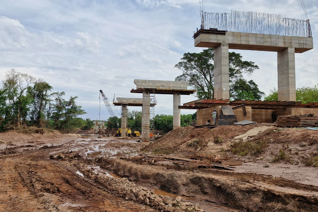 Construção de nova ponte sobre o Rio Ivaí entre São Carlos do Ivaí e Japurá chega a 45%