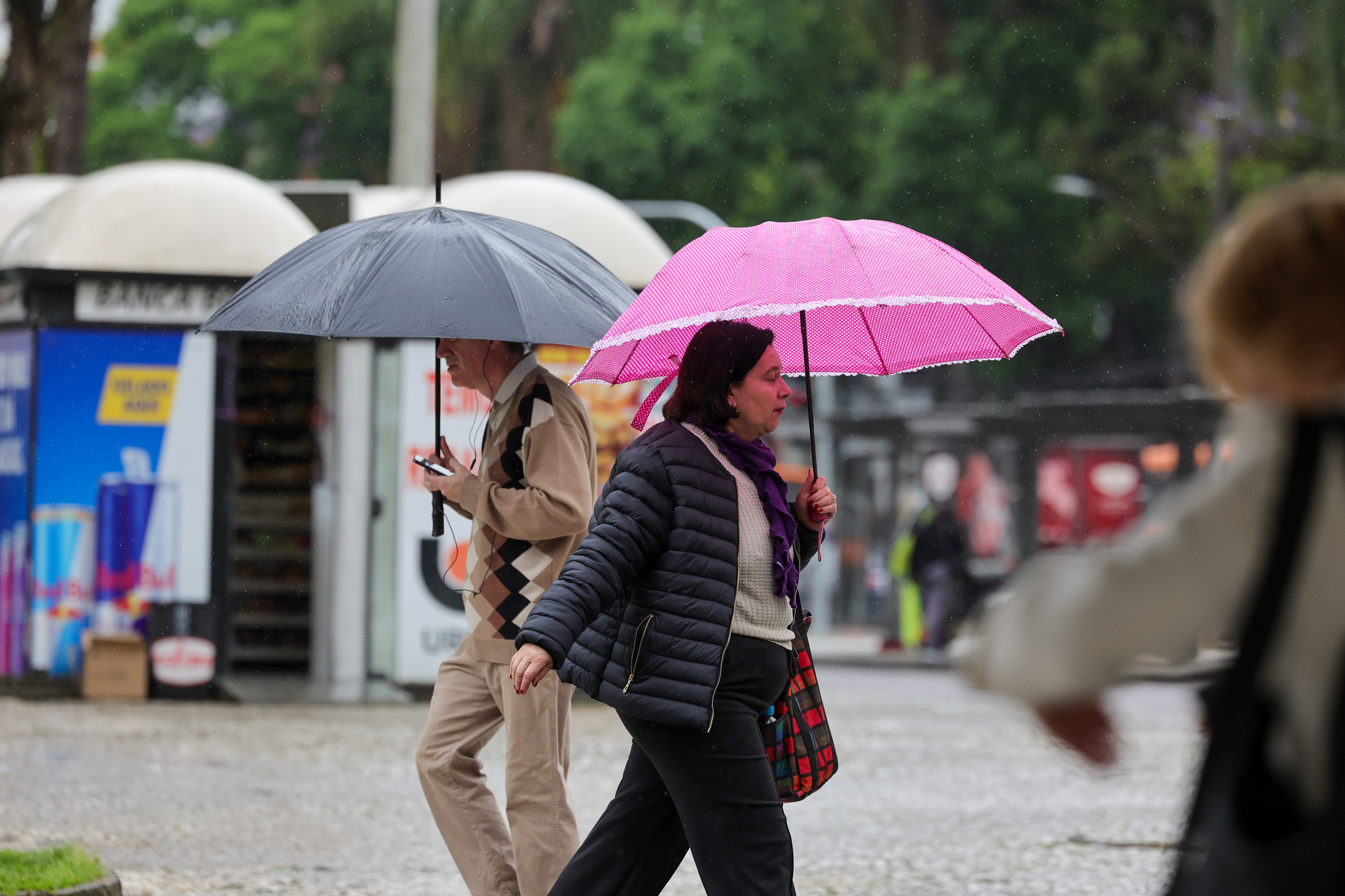 Tempestades se afastam do Paraná; chuvas mais intensas são prevista a partir de quinta