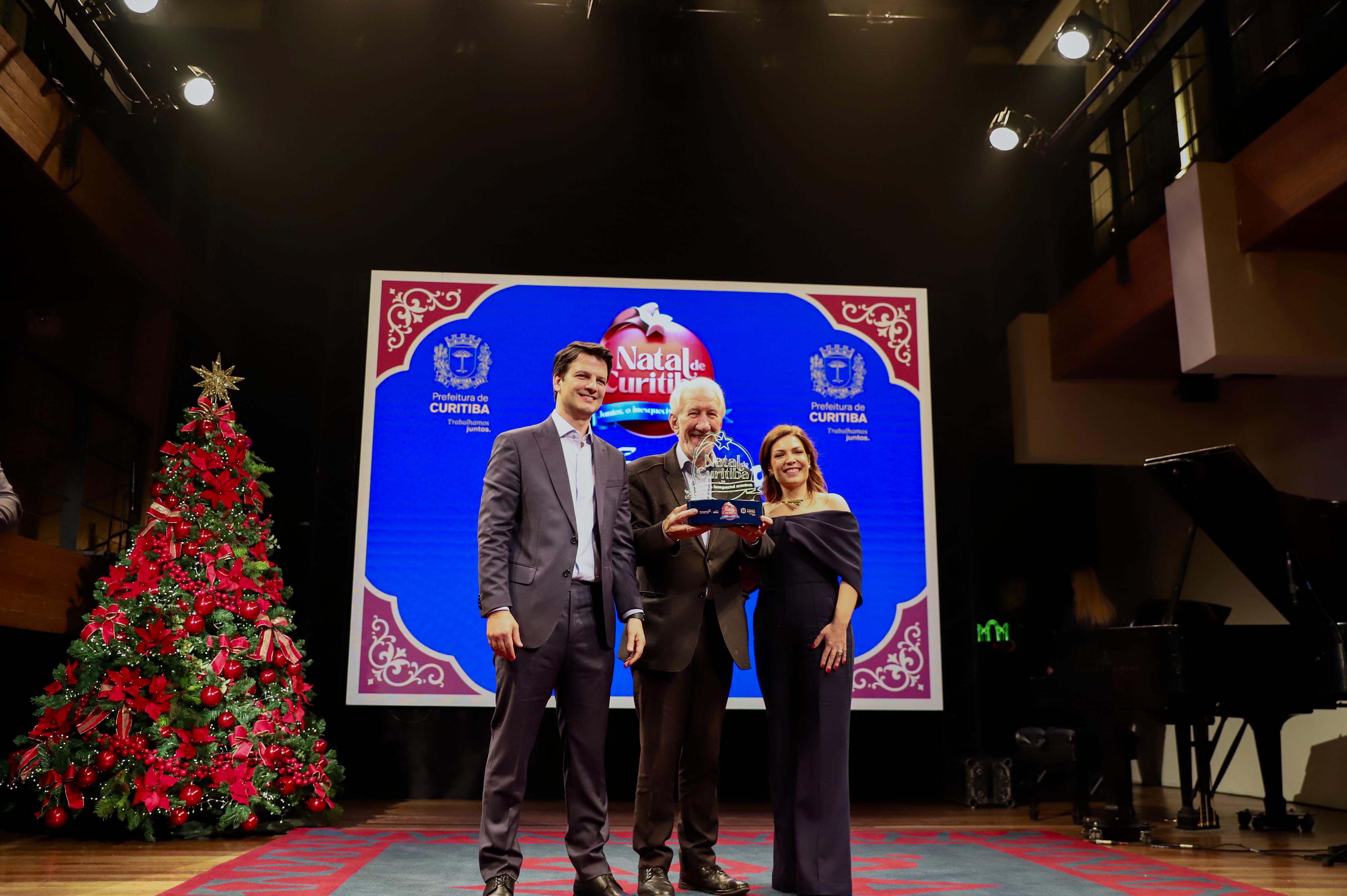 150 atrações: Piana participa do lançamento da programação do Natal de Curitiba 2026